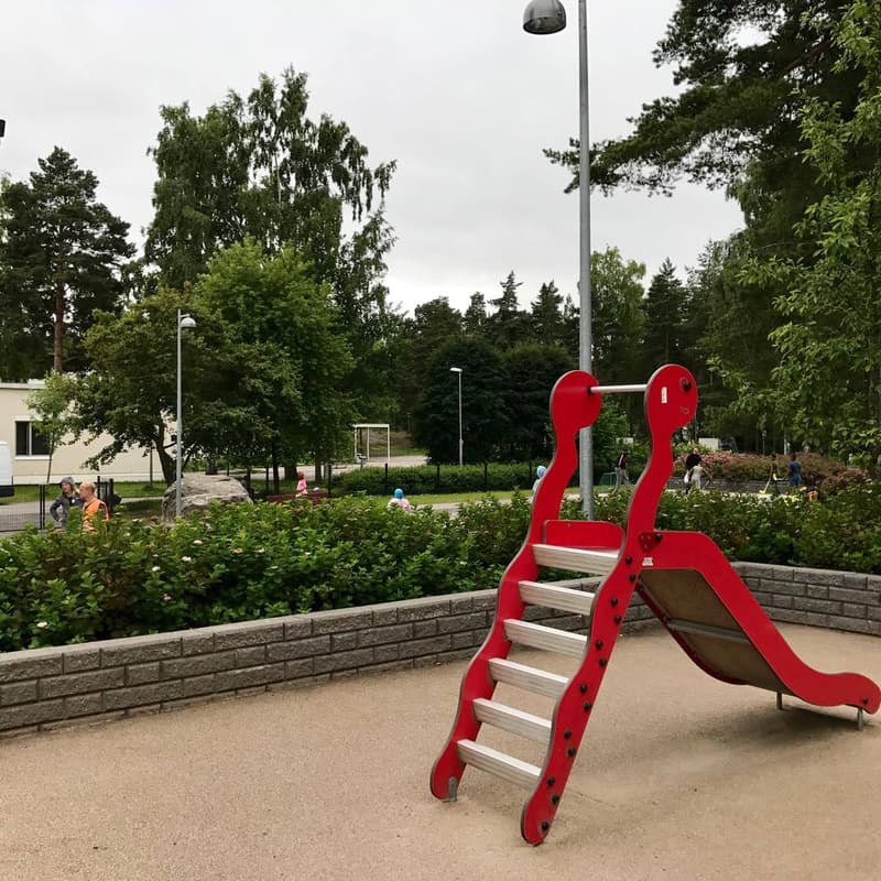 Pienten puoli on erillään muusta puistosta, aluetta ei ole kuitenkaan aidattu.