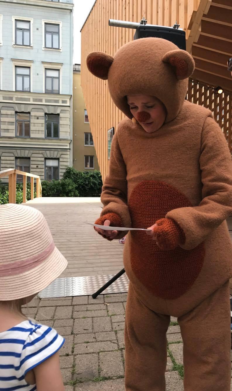 Juhlanäyttelyn avajaisissa 1.8.2017 saattoi tavata tuttuja.