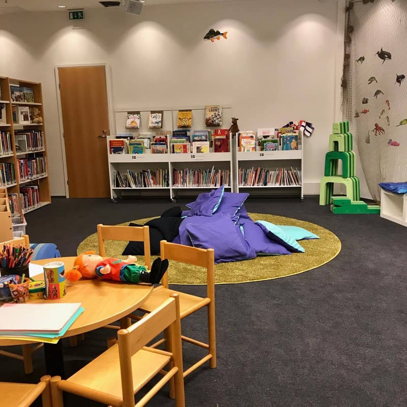 Pohjoismaisen kulttuuripisteen kirjasto Kaisaniemenkadulla.