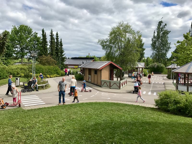 Launeen perhepuiston liikennekaupunki.